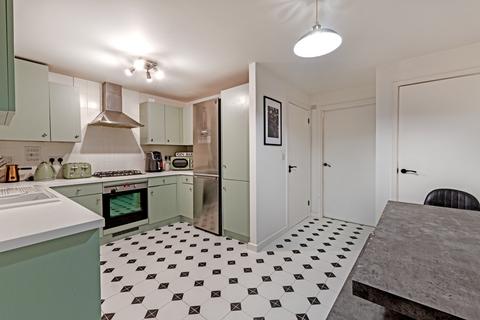 20 Felstead Crescent, Stansted, CM24 8UX