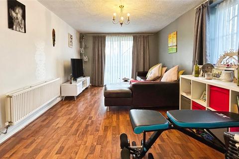 2 bedroom flat to rent, Woburn Close, London SE28