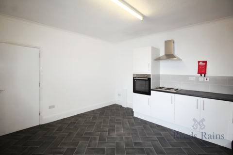 3 bedroom apartment to rent, Kinmel Street, Denbighshire LL18