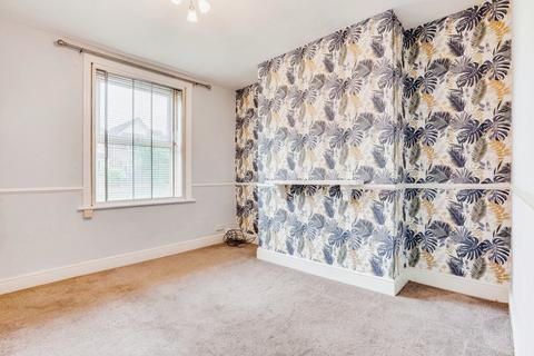 2 bedroom terraced house to rent, Leeds Road, Wakefield WF3