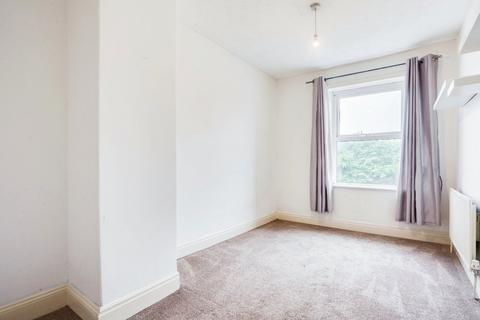 2 bedroom terraced house to rent, Leeds Road, Wakefield WF3