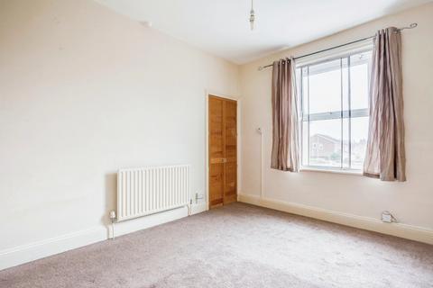 2 bedroom terraced house to rent, Leeds Road, Wakefield WF3