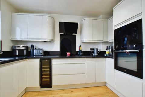 3 bedroom terraced house for sale, Balmoral Way, Cheshire SK9