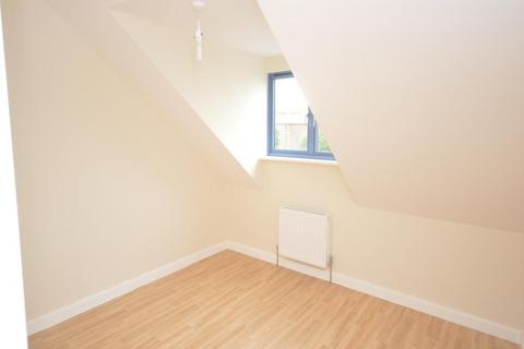 2 bedroom flat to rent, Wingrove Court Weyhill Road, Hampshire SP10