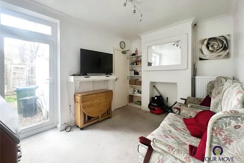 3 bedroom terraced house to rent, Henry Street, West Sussex PO21