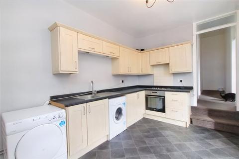 3 bedroom flat to rent, Westbourne Avenue, Gateshead NE8