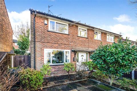 3 bedroom semi-detached house to rent, Simpson Road, Manchester M28