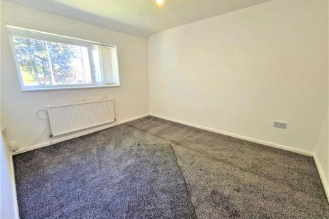 3 bedroom semi-detached house to rent, Simpson Road, Manchester M28