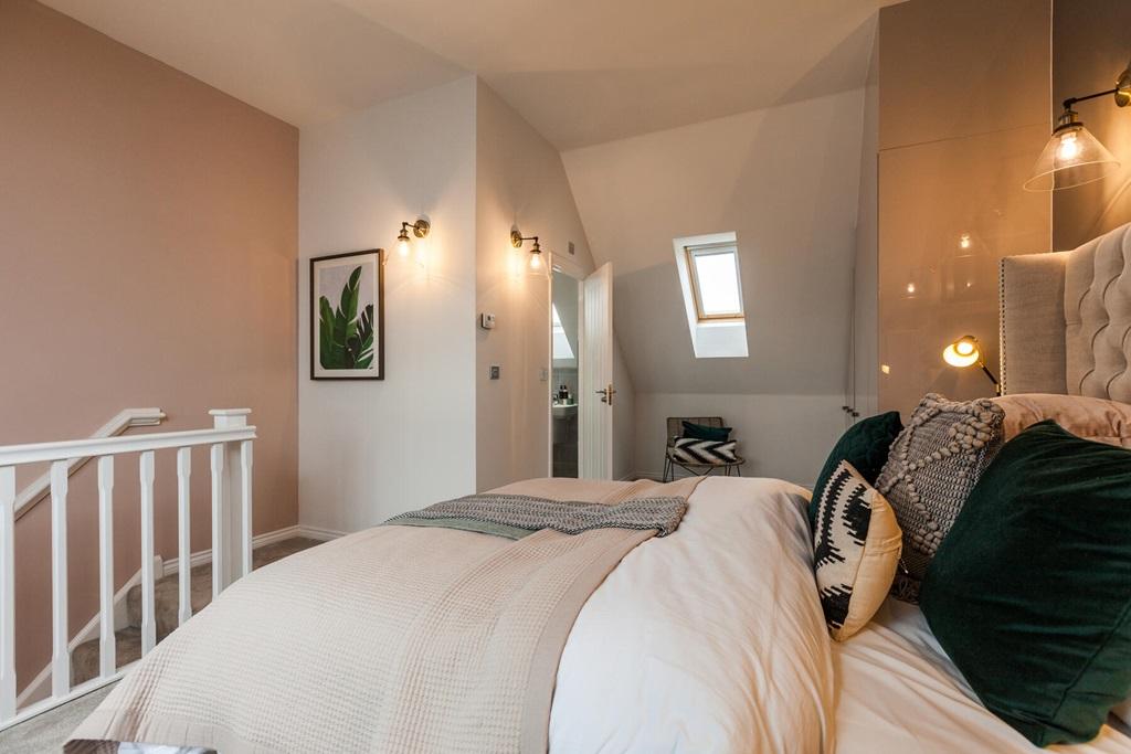 Plus private en-suite and room to fit a...