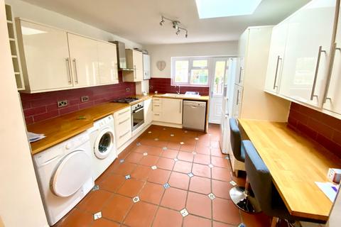 2 bedroom terraced house to rent, Branch Road, Park Street, St. Albans, Hertfordshire, AL2