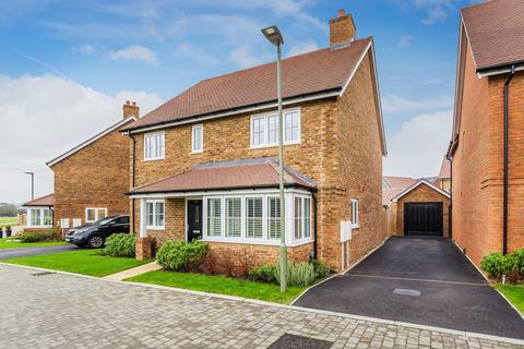 4 bedroom house for sale, Denshire Field, Horley RH6