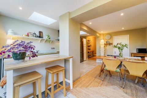 4 bedroom house to rent, Cunnington Street, W4