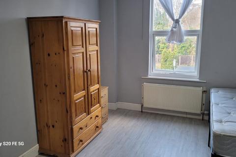 1 bedroom flat to rent, 1-3 Ashdown Road, Epsom