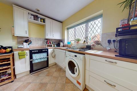 6 Bankside, Woodford Halse, Daventry, NN11 3NX