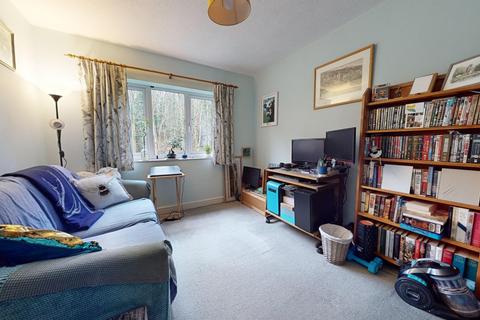 6 Bankside, Woodford Halse, Daventry, NN11 3NX