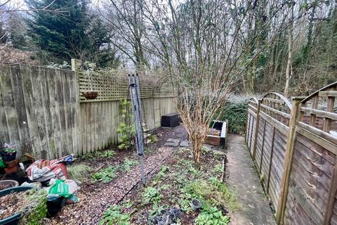 6 Bankside, Woodford Halse, Daventry, NN11 3NX
