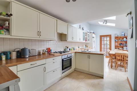 4 bedroom semi-detached house for sale, Marine Avenue, Leigh-on-Sea SS9