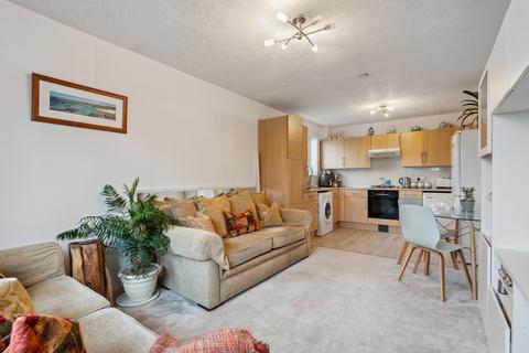 3 bedroom apartment for sale, Sampson Court, Linden Way, Shepperton, Surrey