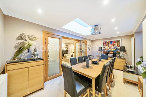 4 bedroom detached house for sale, Katherine Close, London