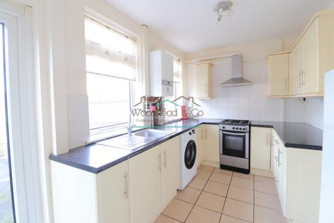 2 bedroom end of terrace house for sale, Upper Kings Avenue, Rushden, NN10 8JZ