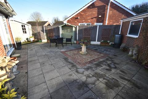 3 bedroom detached bungalow for sale, Willow Drive, Hook, Goole