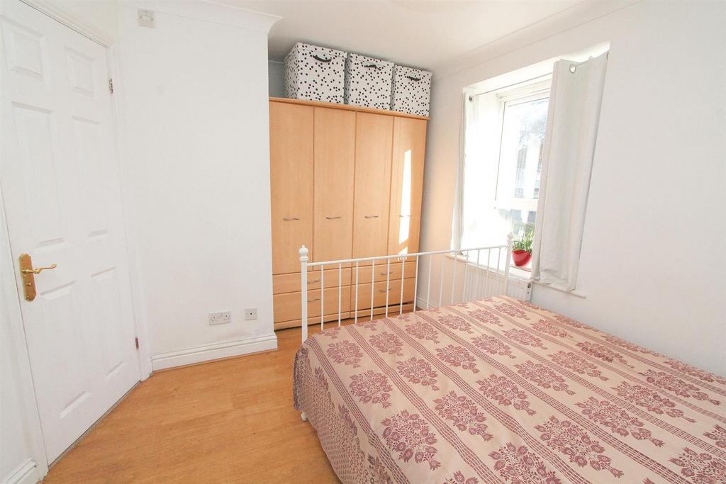 Bed 1b.jpg