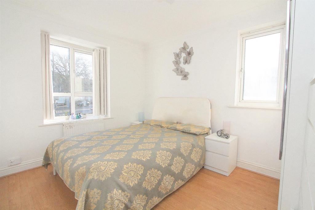 Bed 2.jpg