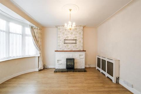 3 bedroom terraced house for sale, Bergholt Avenue, Redbridge