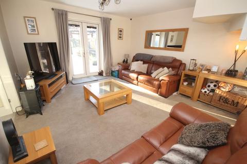 4 bedroom townhouse for sale, Far Highfield Close, Idle, Bradford