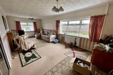 3 bedroom detached bungalow for sale, Waunfarlais Road, Llandybie, Ammanford