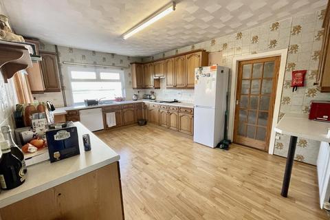 3 bedroom detached bungalow for sale, Waunfarlais Road, Llandybie, Ammanford