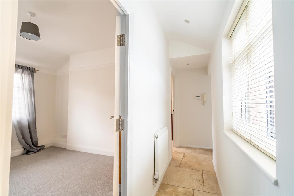 Flat 2 2new lane holgate-4.jpg