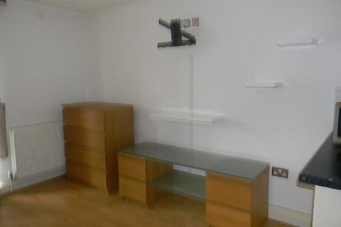 Studio to rent, leabridge Road, Leyton E10