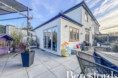 26 Harold View, Romford, RM3 0LX