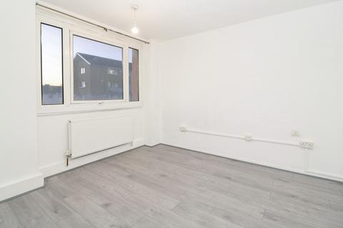 1 bedroom flat to rent, Phipps Bridge Road, Mitcham CR4