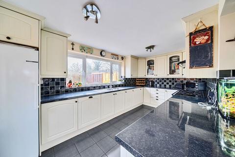 4 bedroom end of terrace house for sale, The Greenway, Oxted RH8