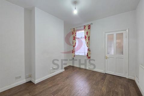 3 bedroom terraced house to rent, Burfield Street, Leicester LE4