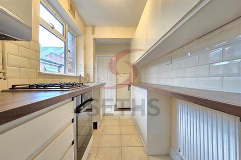 3 bedroom terraced house to rent, Burfield Street, Leicester LE4