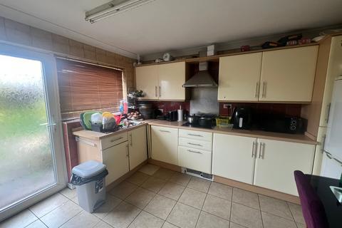 3 bedroom terraced house to rent, Pottery Close Luton LU3 3SX