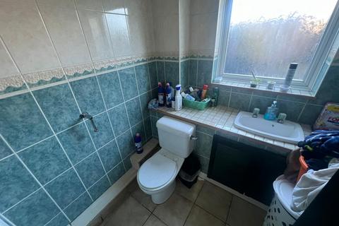 3 bedroom terraced house to rent, Pottery Close Luton LU3 3SX