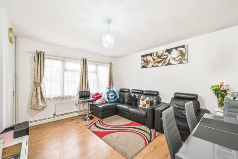 3 bedroom terraced house for sale, Fryent Grove, Kingsbury, London, NW9