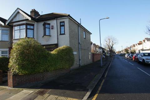 4 bedroom end of terrace house for sale, Brook Road, Ilford IG2