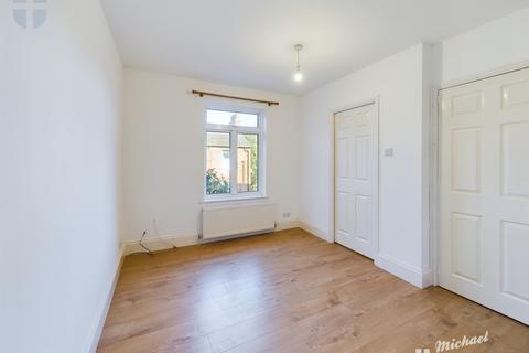 3 bedroom terraced house to rent, Ardenham Street, Aylesbury, Buckinghamshire