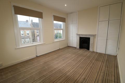 Studio to rent, Woodside Avenue, London SE25