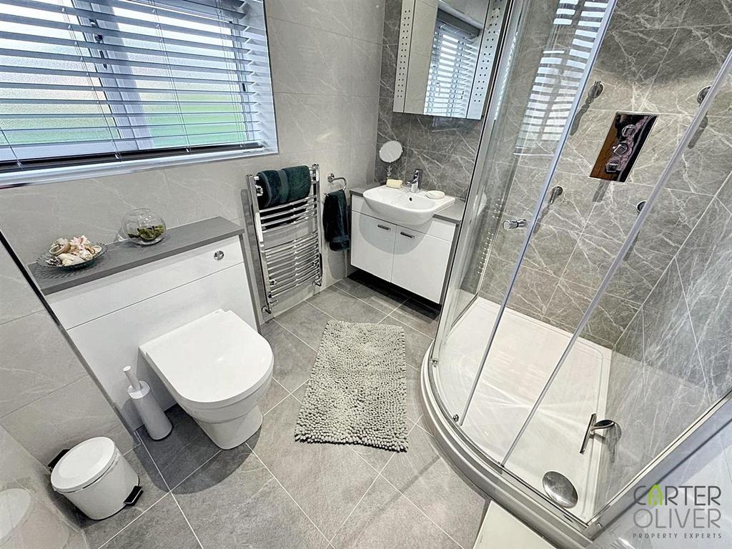 Ensuite to bedroom 1