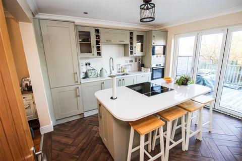 2 bedroom house for sale, Norfolk Avenue, Leigh-On-Sea