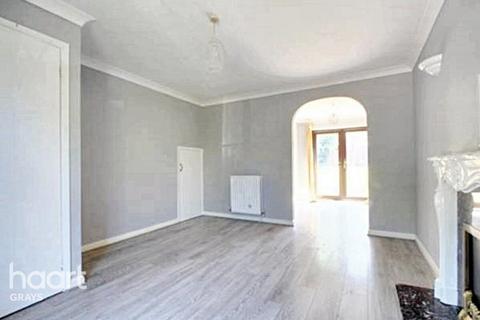 3 bedroom end of terrace house to rent, Clifford Road, Grays