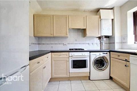 3 bedroom end of terrace house to rent, Clifford Road, Grays