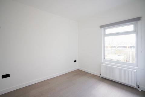 2 bedroom maisonette to rent, Woodford Road, Watford, Hertfordshire, WD17