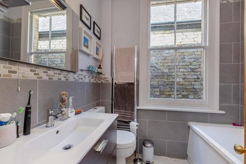 2 bedroom flat for sale, Thornlaw Road, West Norwood, SE27